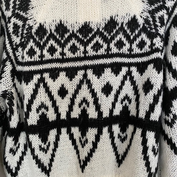 Hollister Cropped Sweater - Picture 6 of 10